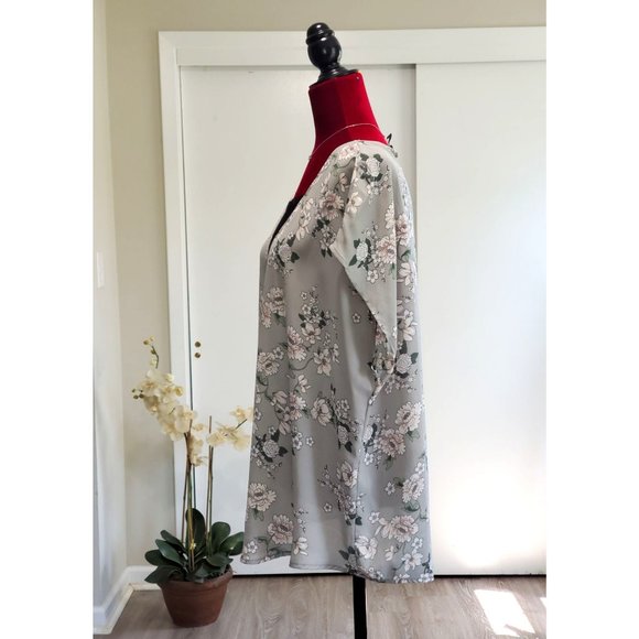 Torrid Women's Lightweight Gray floral Print Sleeveless V-Neck Size 1 (1X) 1340 - Picture 5 of 11